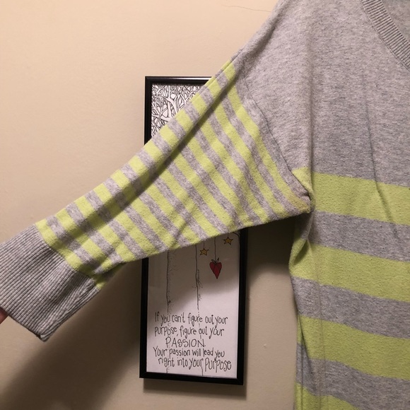 Striped half sleeve shirt. - Picture 2 of 3